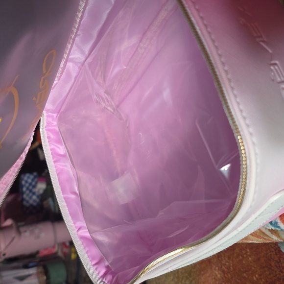 BNWT. Sanrio HELLO KITTY Beauty Travel Case with handle! - Picture 7 of 9